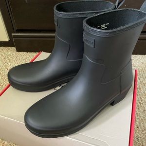 Hunter Refined Matte Rain booties  size 9